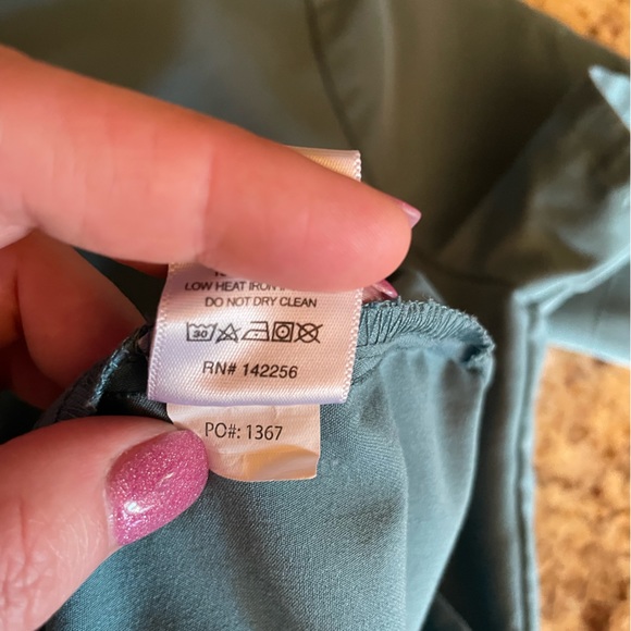 Figs Women’s Catarina small top hydrogreen - Picture 5 of 5